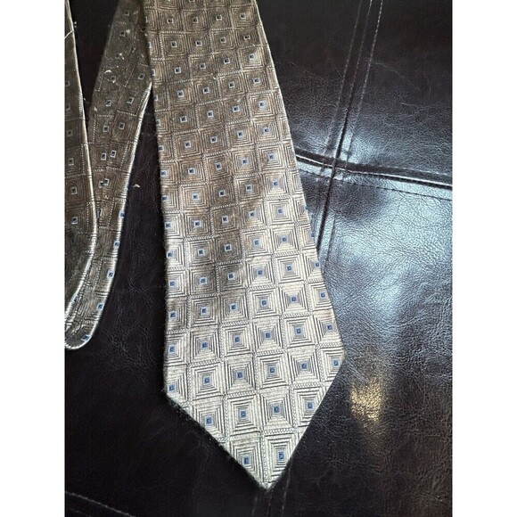 VILLA BUGATTI Men's Tie Gold and Blue Geographic Pattern 100% Silk - Picture 2 of 6